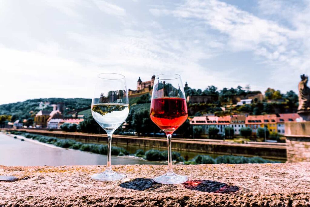 Wuerzburg wine tour with Reimagine Tours – guided vineyard and city experience Reimagine Tours Wuerzburg wine tasting and city tour Wuerzburg wine tour in English with local guide – Reimagine Tours
